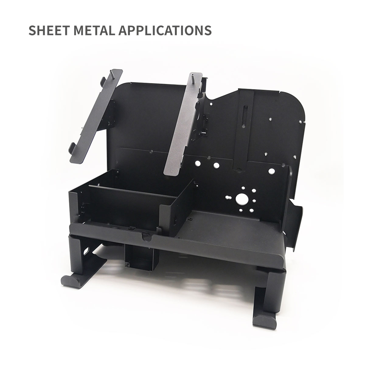 Base complexe avec une fonction multiple pour la mise à la terre des enceintes métalliques