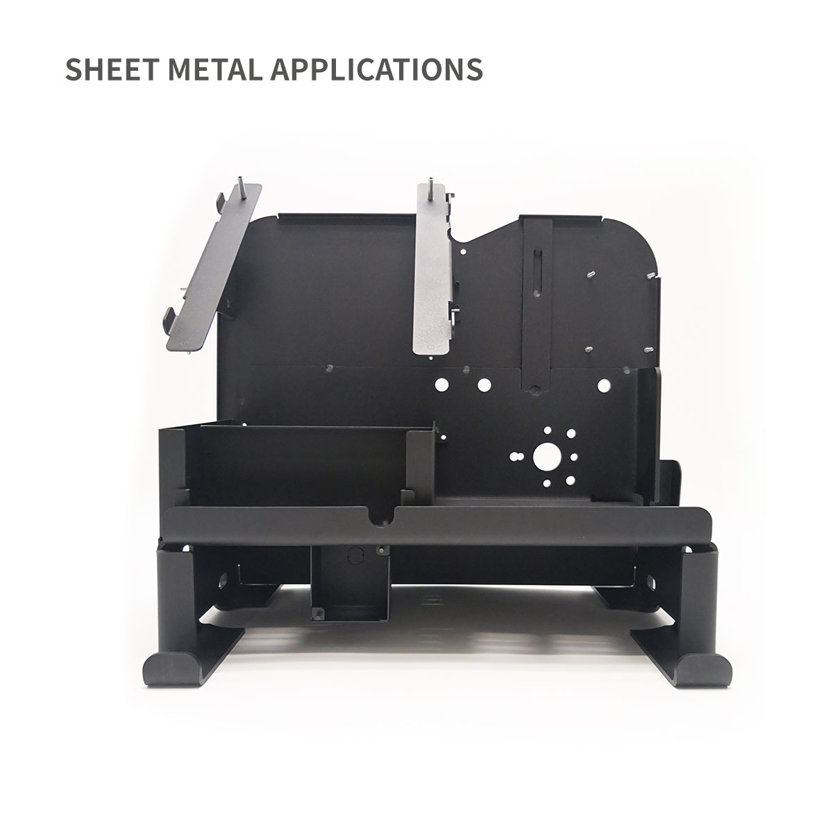 Base complexe avec une fonction multiple pour la mise à la terre des enceintes métalliques